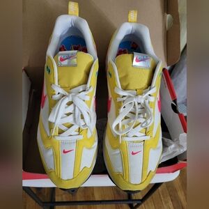 Nike..AUTHENTIC..Men's sz 13..Yellow/White